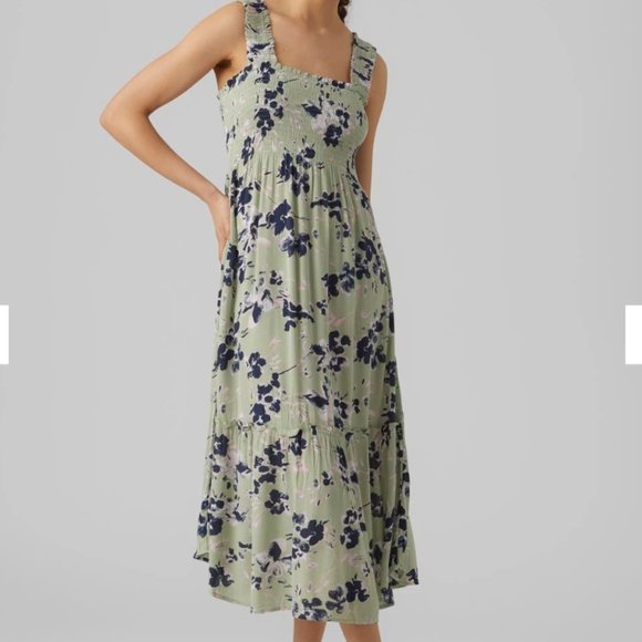 Vero Moda Dresses & Skirts - NWT Vero Moda Jenny Smocked Sage Floral Midi Dress